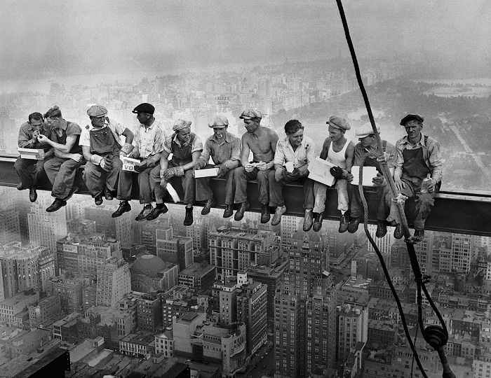 تصویر مشهور ناهار کارگران ساخت برج راکفلر بر بلندی ساختمان، الهام بخش گفتگوی حساس